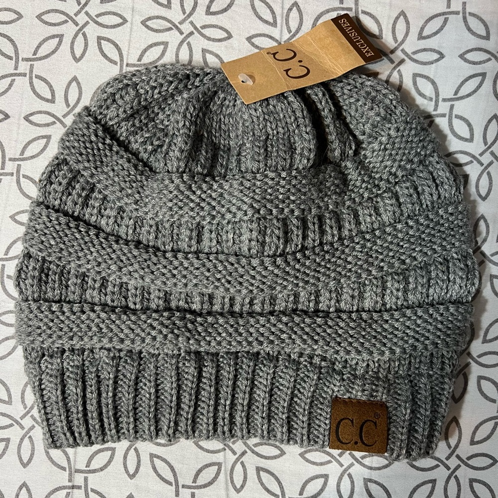 Cute winter beanie NWT